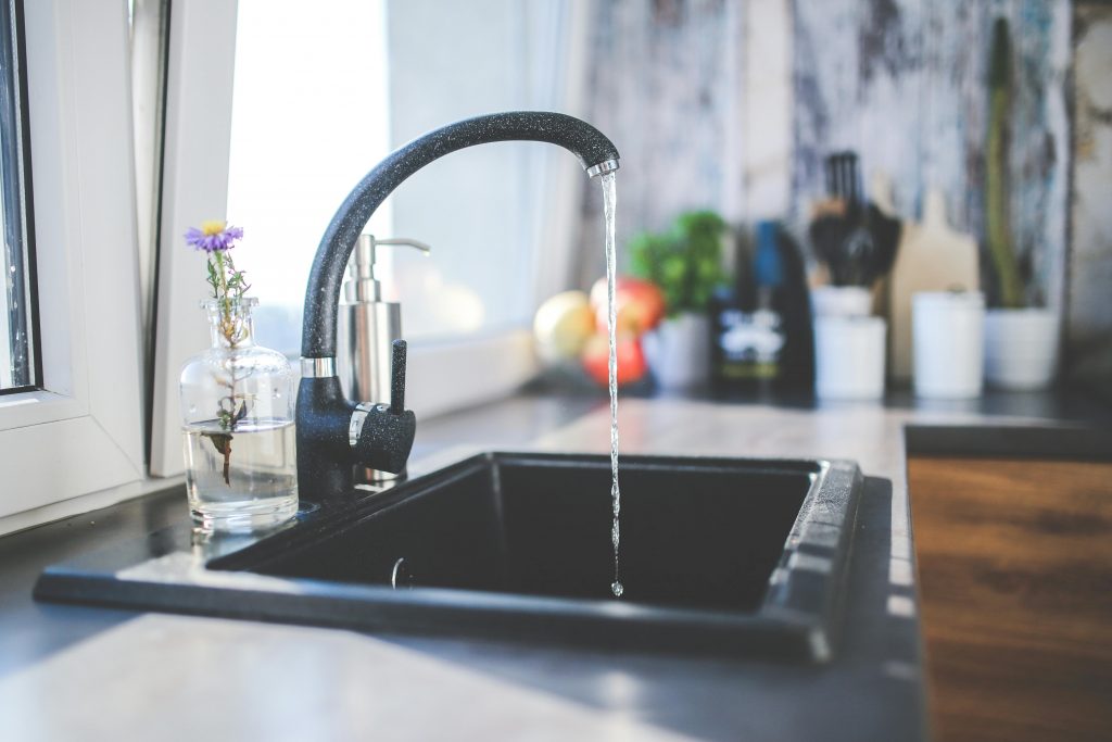 how to unclog a kitchen sink