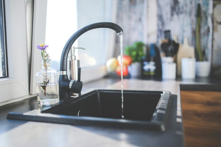 how to unclog a kitchen sink